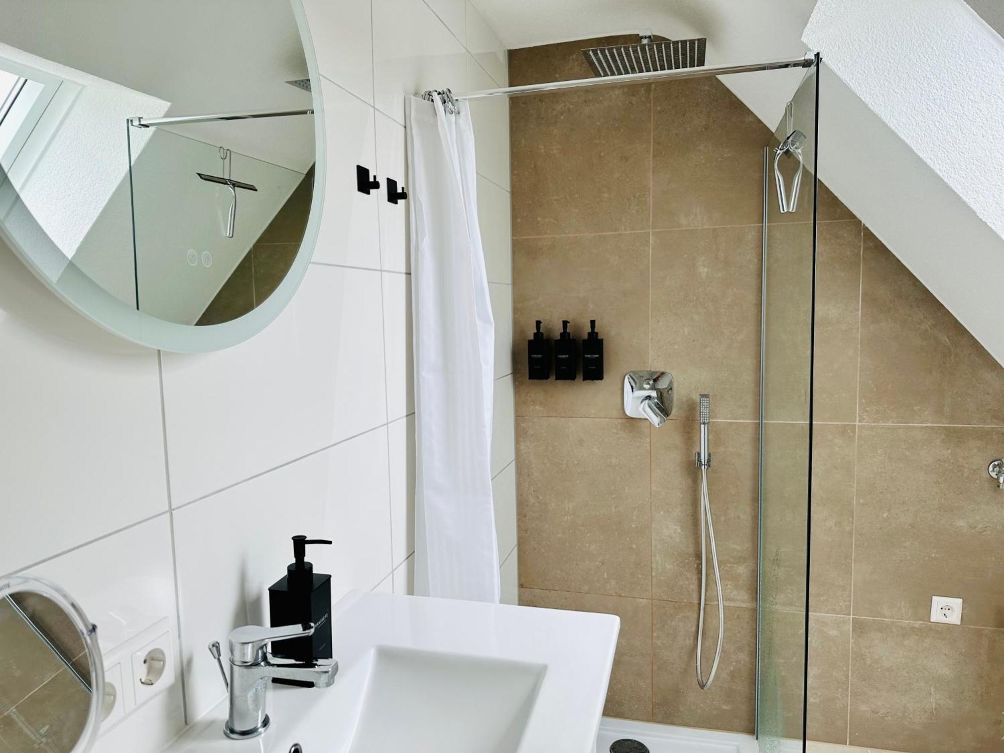 Bergblick-Apartment Istayunixi Seenaehe-Workspace-Netflix I Keine Monteure FDH المظهر الخارجي الصورة
